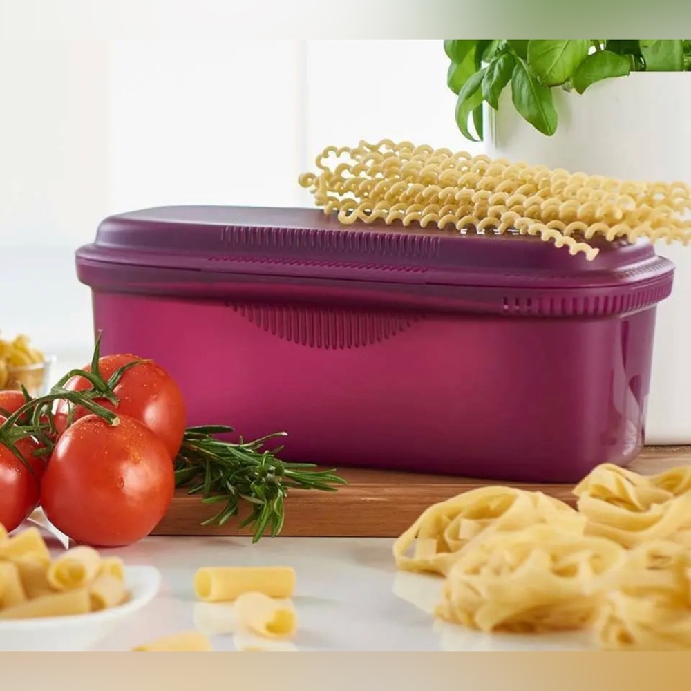 Tupperware Microwave Pasta Maker-NWOT